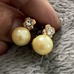 Vintage Avon Pearl Earrings